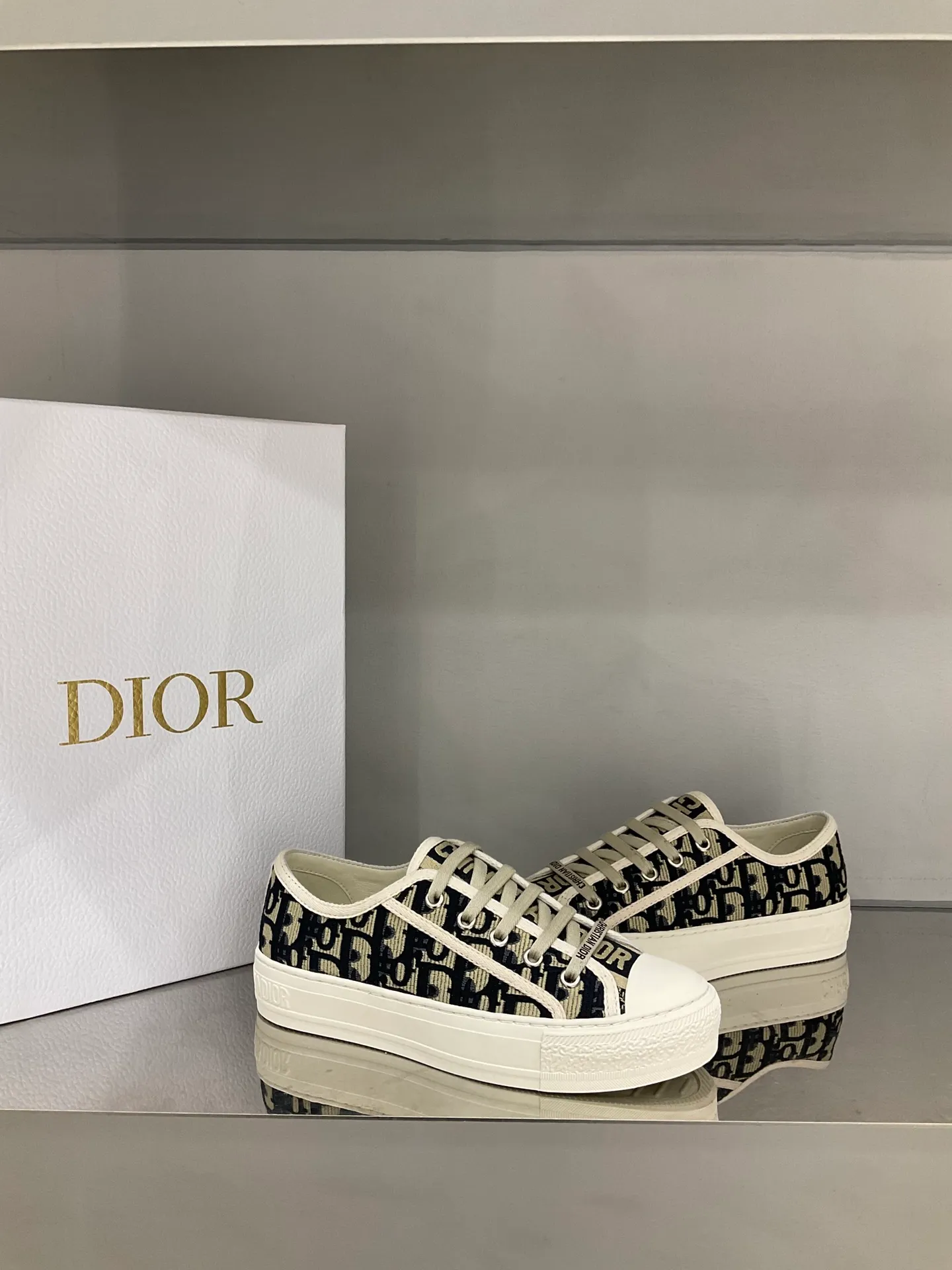 👟👟Ex-factory price 480👟👟 Dior embroidered canvas shoes, full range of colors on sale Size: 35-41